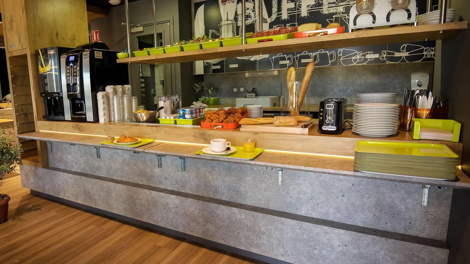 Ibis Budget Porte De Camargue Saint-Martin-de-Crau 2*,