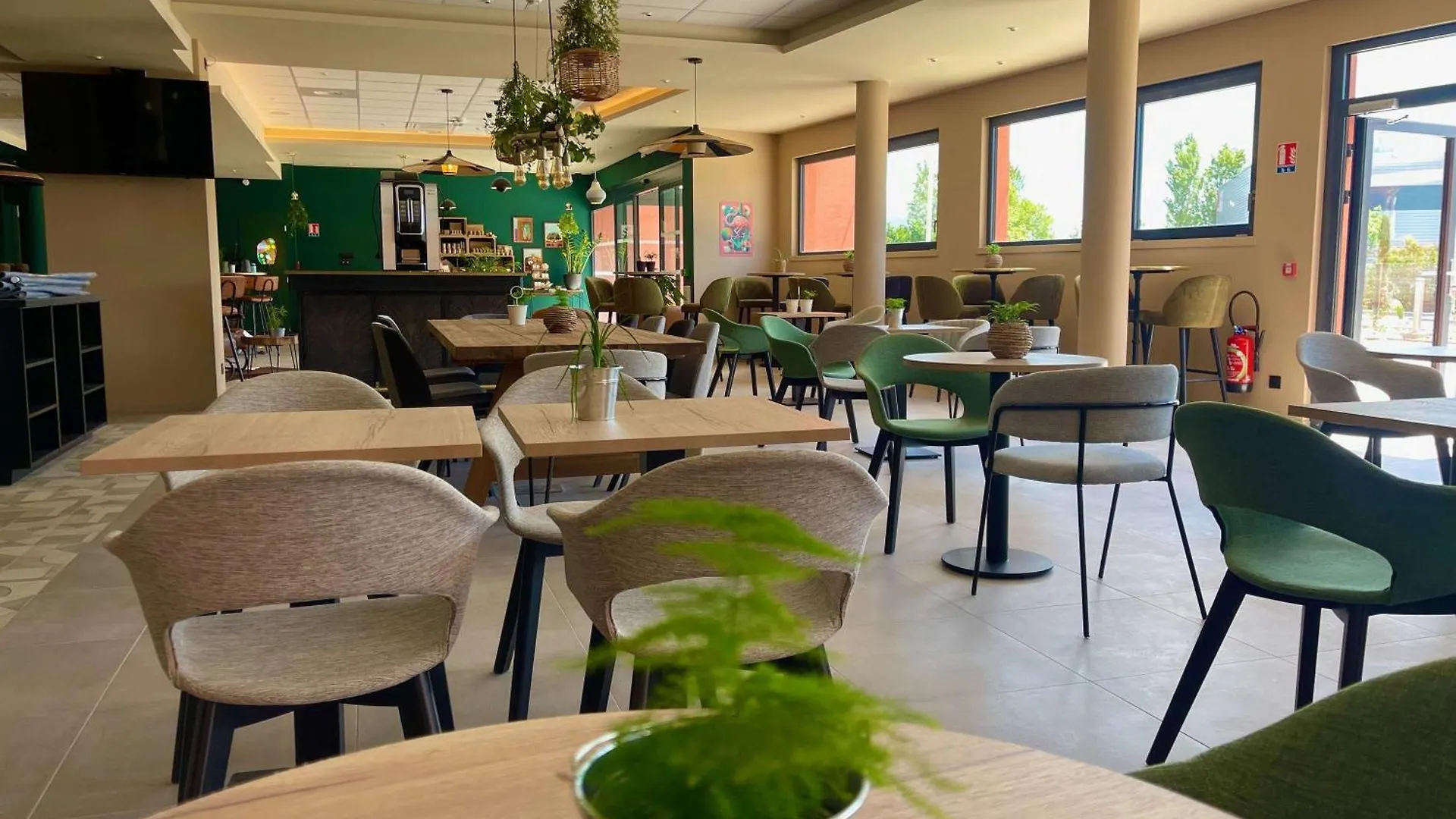 Ibis Budget Porte De Camargue Saint-Martin-de-Crau 2*,