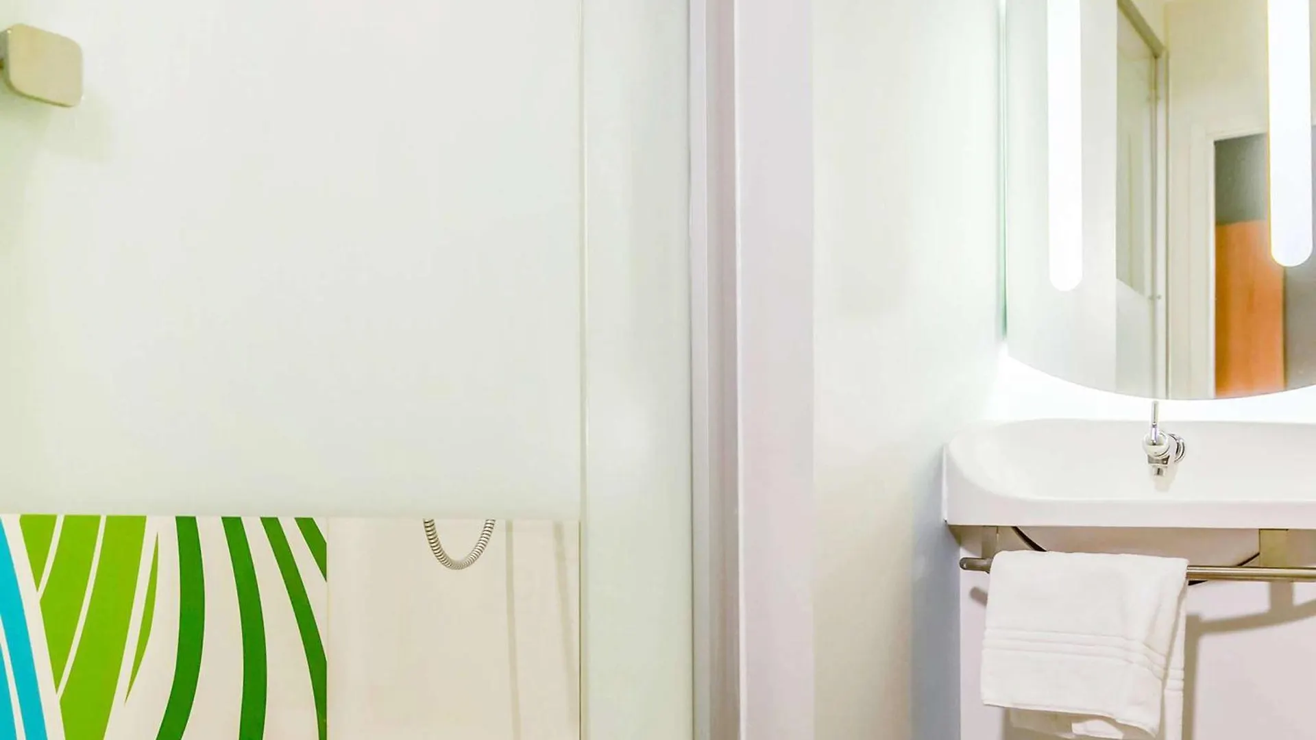 Ibis Budget Porte De Camargue Saint-Martin-de-Crau 2*,